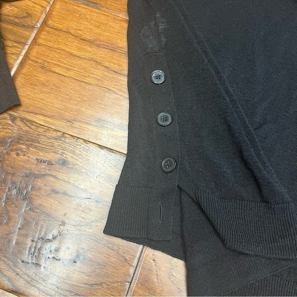 J. Crew V-neck sweater with side buttons in linen blend - Picture 6 of 8